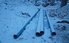 Ūdensaka ar plastmasas caurulēm